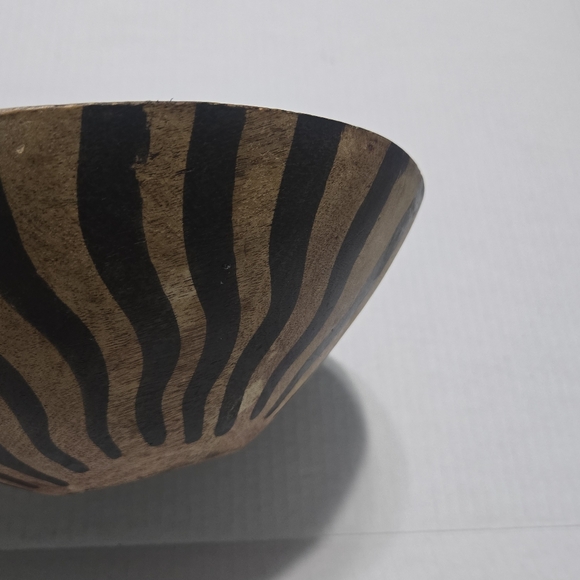 Gorgeous South African Zebra Bowl wooden bowl - Picture 4 of 8